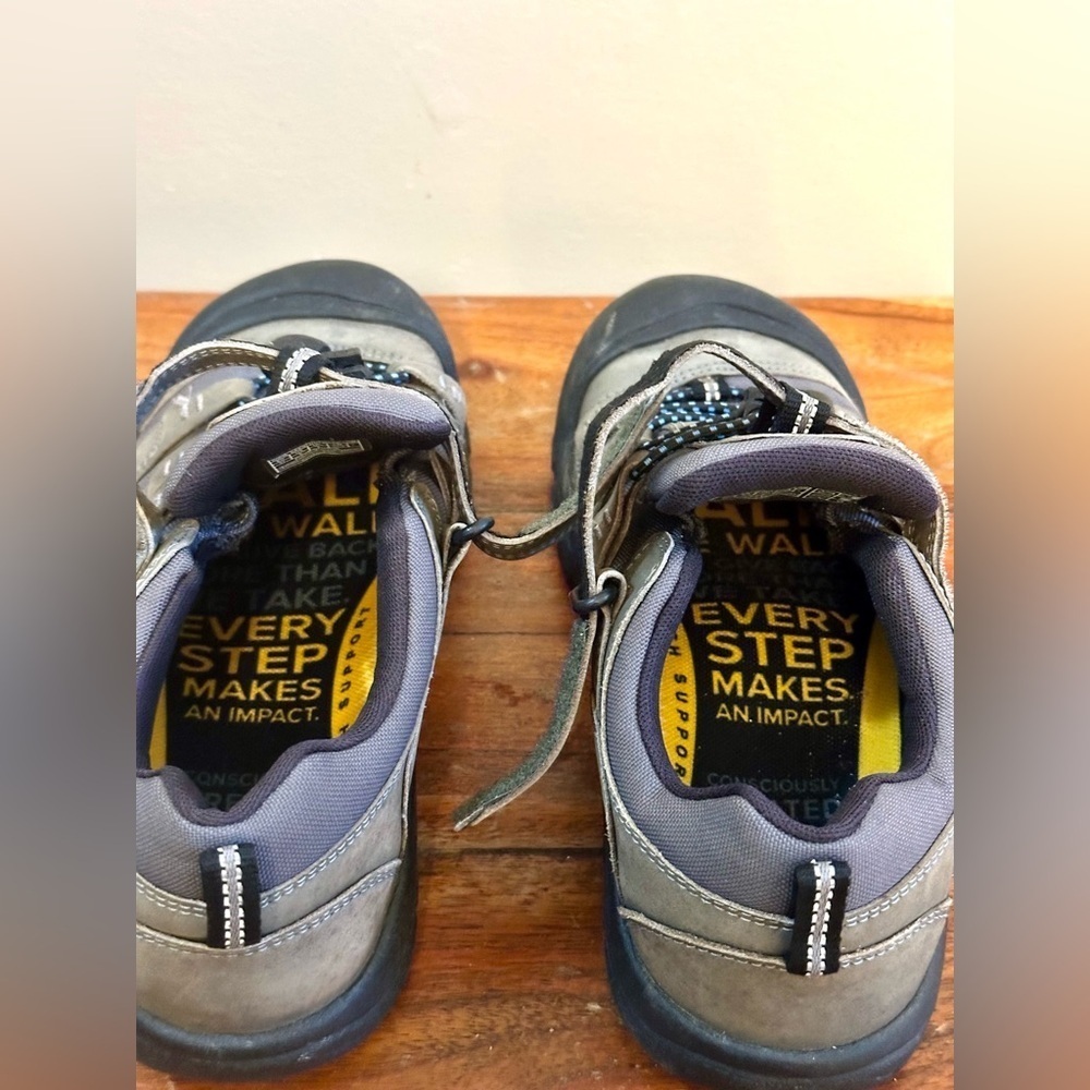 Keen Closed Toe Newport Hiking Shoe Size 5 Hook N Loop - Picture 7 of 7